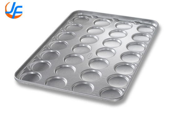 RK Bakeware China Foodservice 42495 Chicago Acero metálico aluminizado 24 molde 1.95 onzas bandeja de hamburguesas y muffins