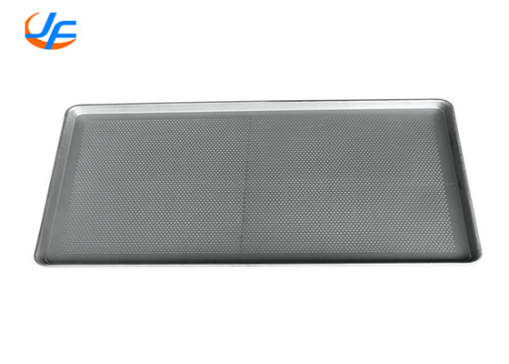 RK Bakeware China-601828 Tamaño completo 16 Medida 18 &quot;x 26&quot; alambre en borde de aluminio Perforado Bun / Sheet Pan