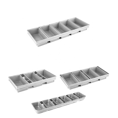 5 correas panecillas de pan 5 cajas de tostadas en una fila de acero de aluminio panecillas de pan y pan pan pan horneado panecillas de pan